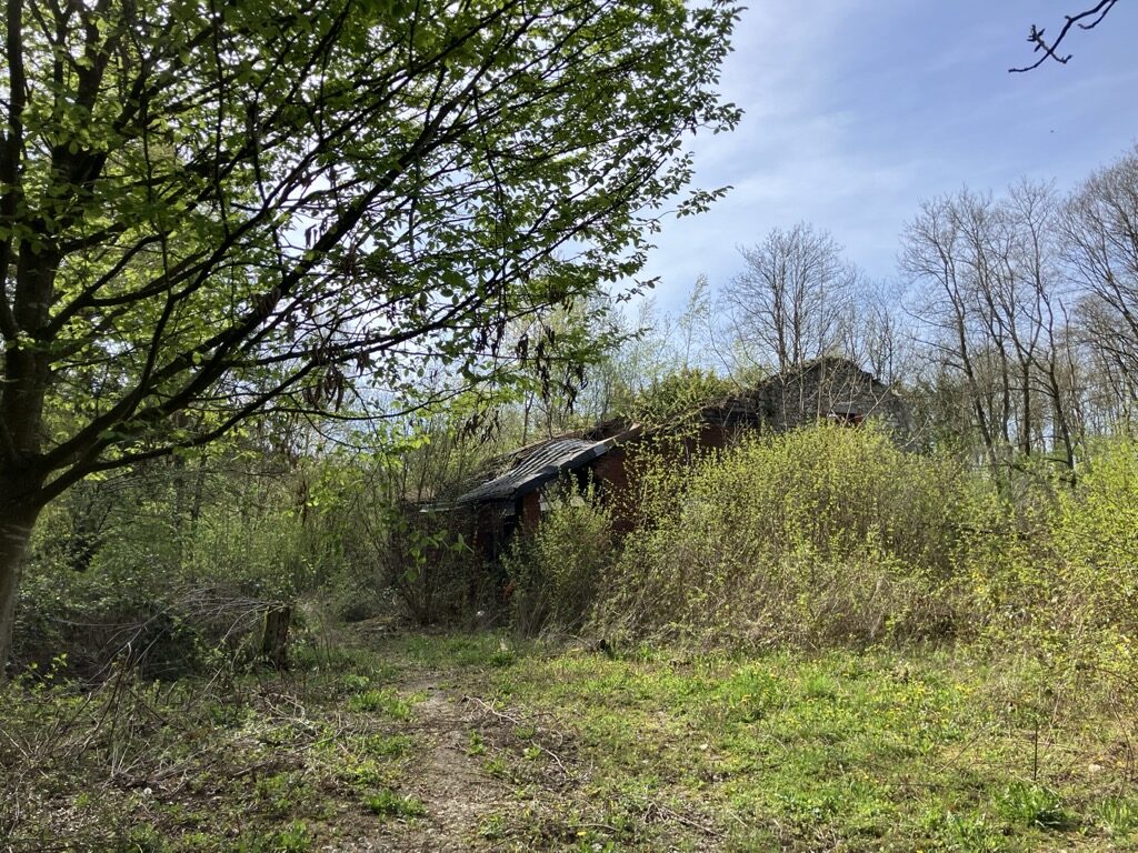 Maison en pierre et brique, à reconstruire